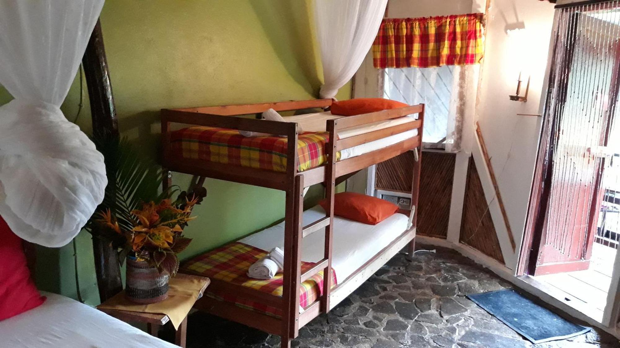 מאריגוט Hibiscus Valley Inn מראה חיצוני תמונה